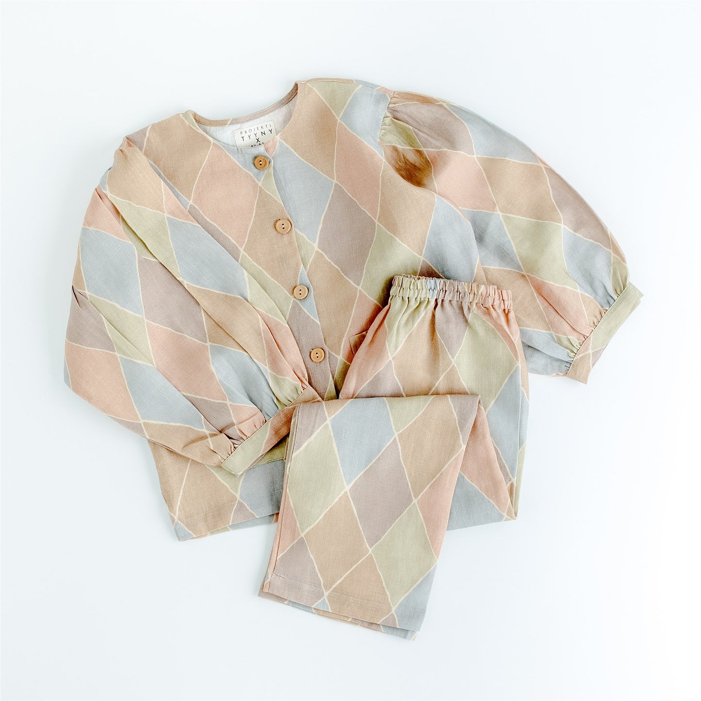 Farrow set in Les Macarons Harlequin