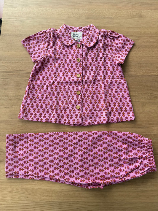 Stevie in small Pink Boota